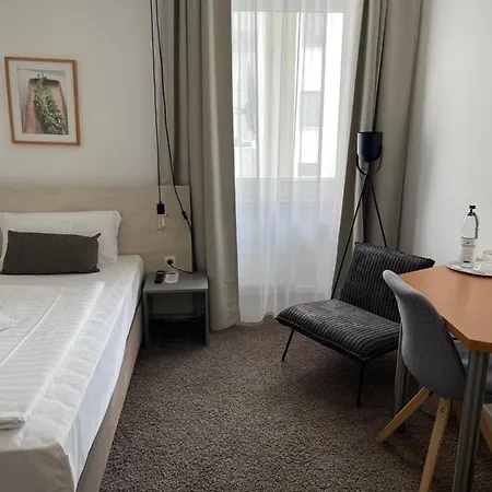Hotel Max Self-check-in Dusseldorf