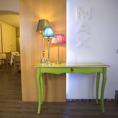 Max Self-check-in Hotel