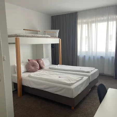 Max Self-check-in 3*