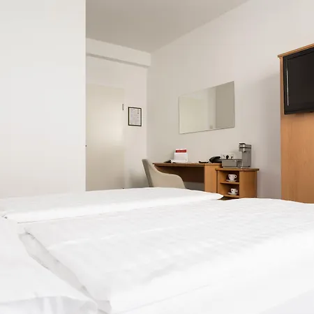 Отель Max Self-check-in 3*