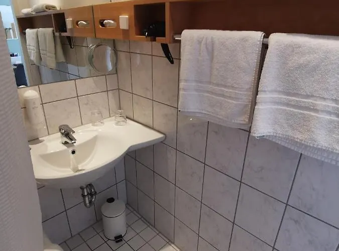 Guestified Ayuna 杜塞尔多夫